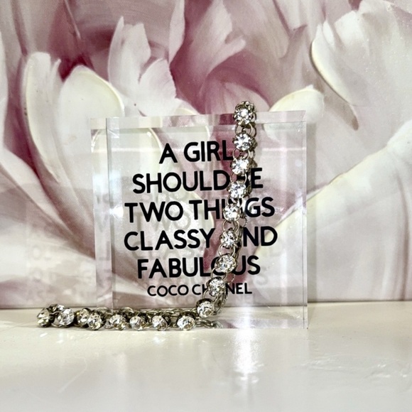 Beautiful choker with Swarovski crystals that go all the around! - Picture 4 of 9